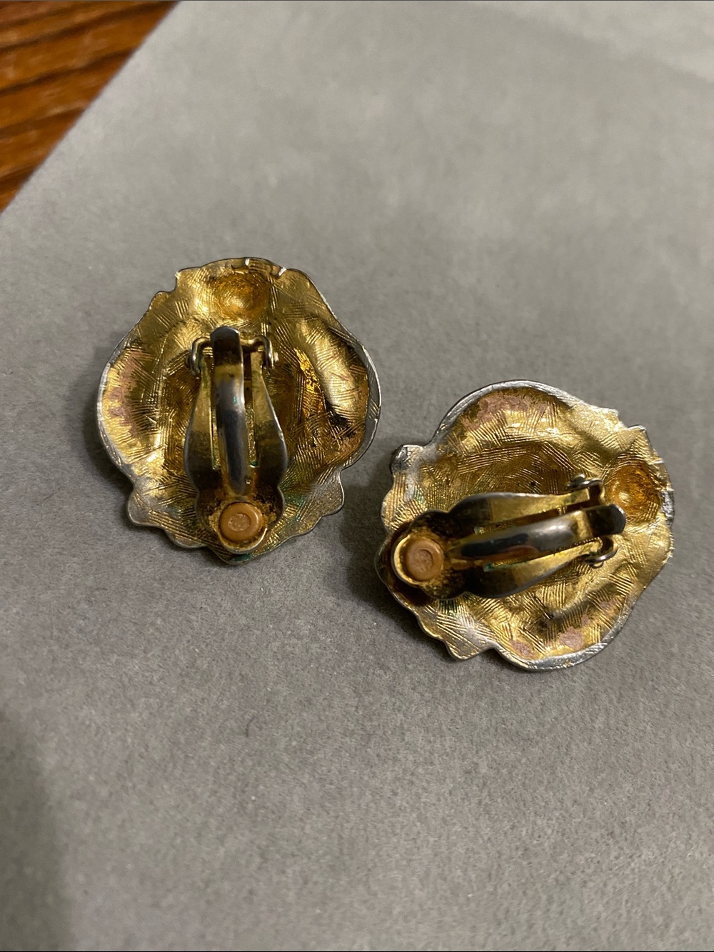 AK Gold Lion Head Earrings - Picture 2 of 3